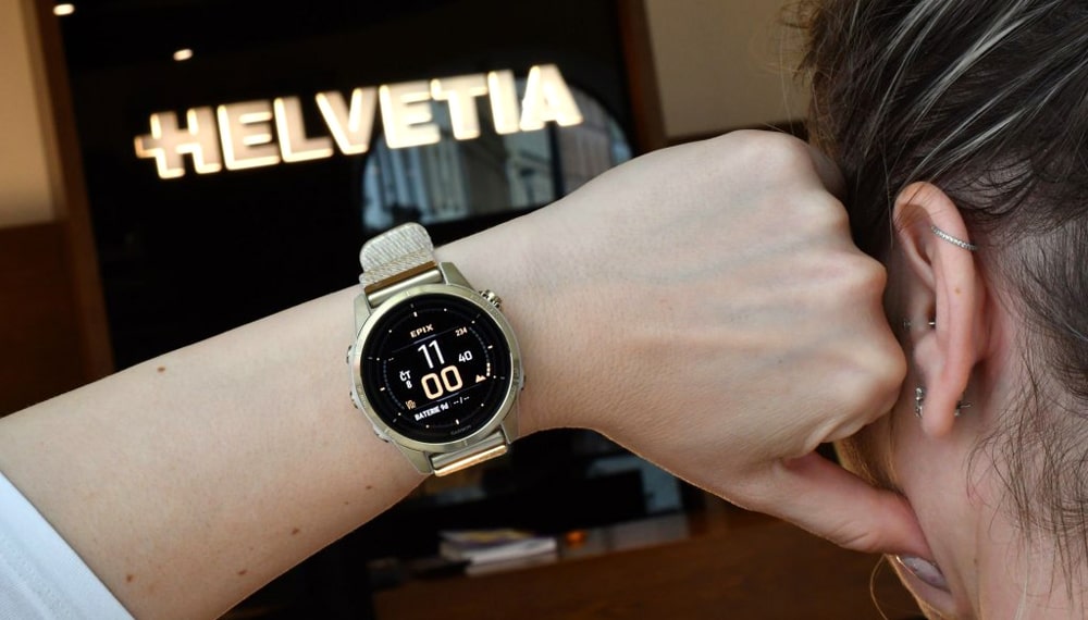 Garmin Epix PRO (Gen 2) Sapphire 42mm Soft gold  Cream Heathered nylon band Premium na dámské ruce